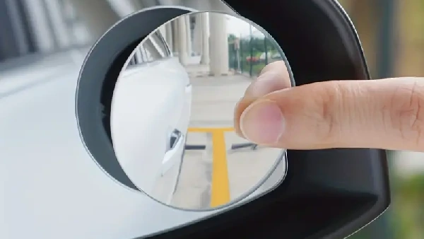 kor-nokta-aynasi Temu’dan Alabileceğiniz Pratik ve Uygun 10 Oto Aksesuarı